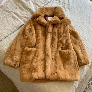 Aritzia ‘Wilfred’ mid length faux fur coat, roomy for layering. Silky and snug